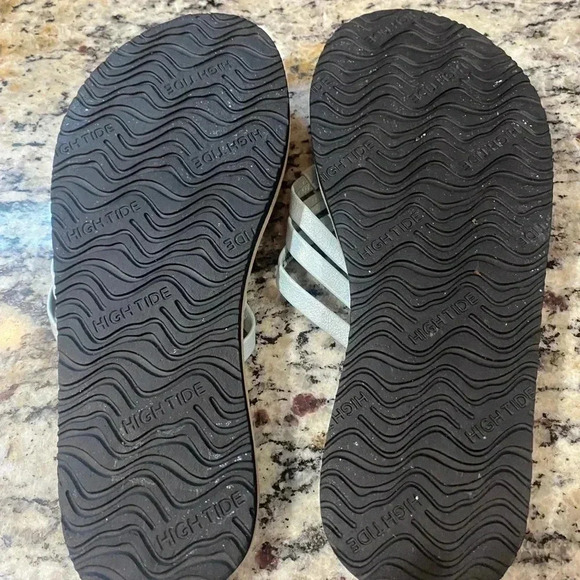 High Tide super “soft cross cross flip flop” sandal - Picture 7 of 8